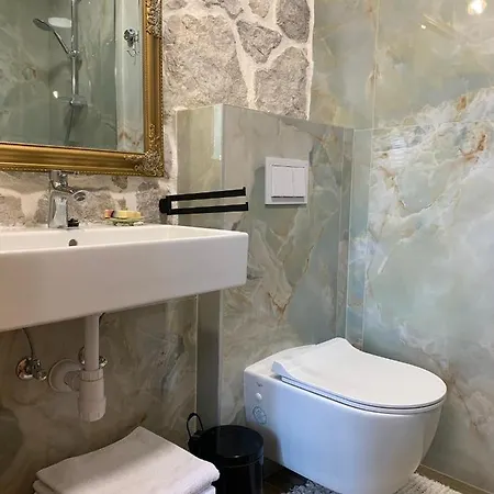 Stara Kuca *